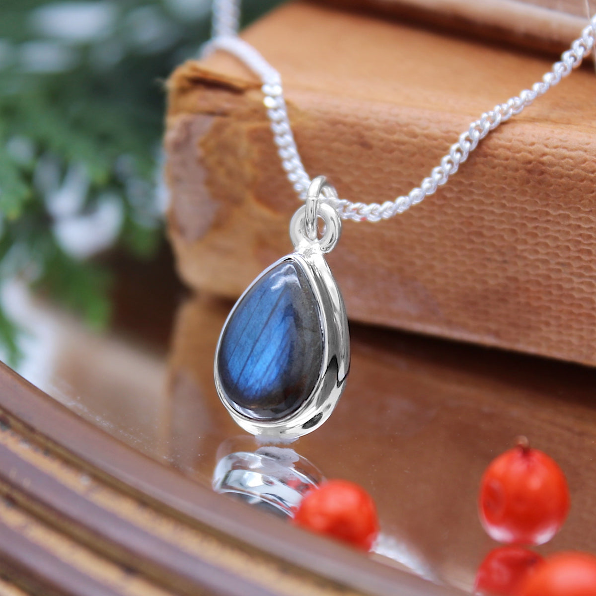 MIDNIGHT SKIES - Sterling Silver & Labradorite Necklace
